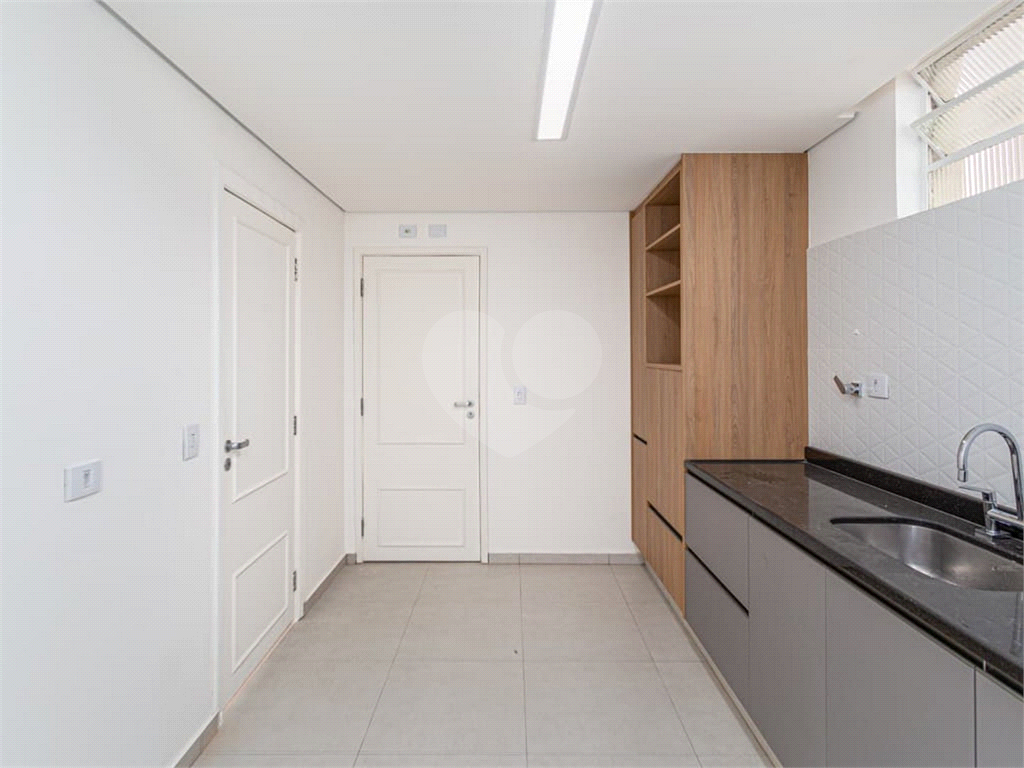 Apartamento no Itaim, rua tranquila