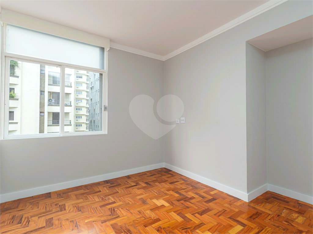 Apartamento no Itaim, rua tranquila