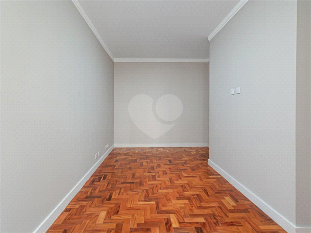 Apartamento no Itaim, rua tranquila