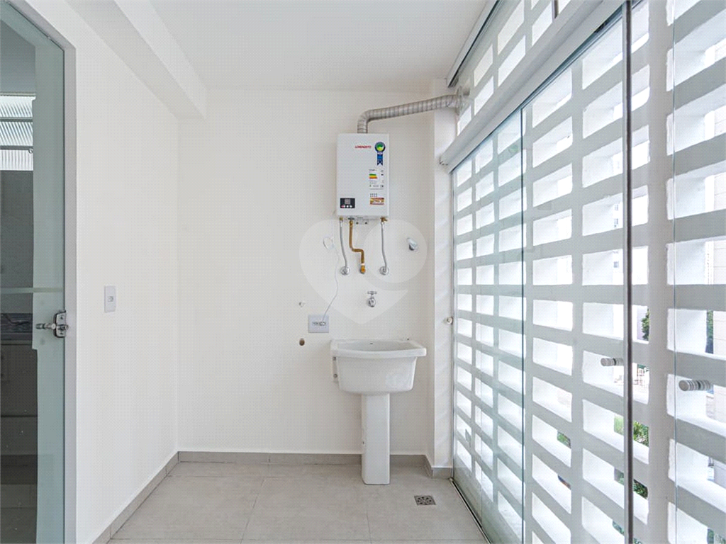 Apartamento no Itaim, rua tranquila