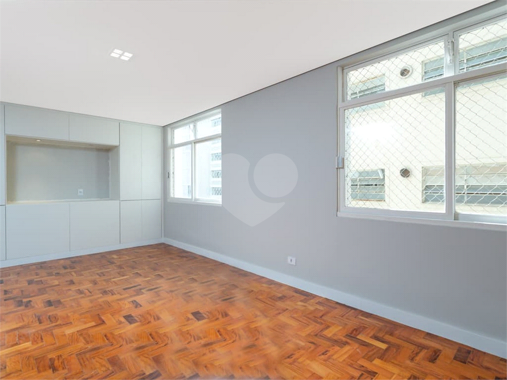 Apartamento no Itaim, rua tranquila