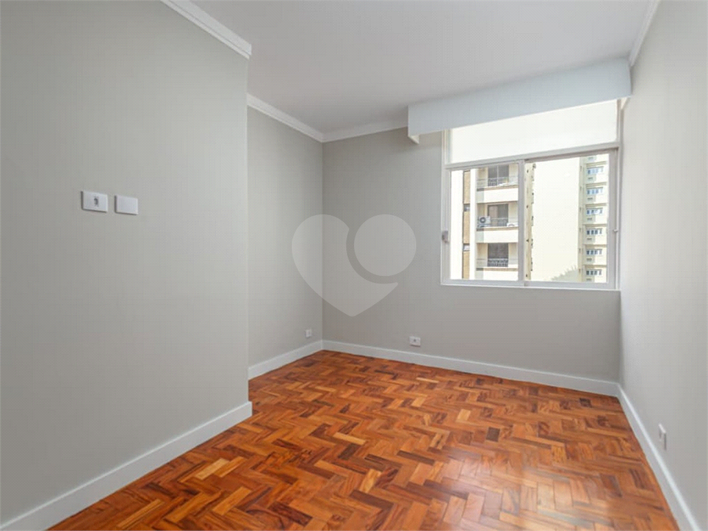 Apartamento no Itaim, rua tranquila
