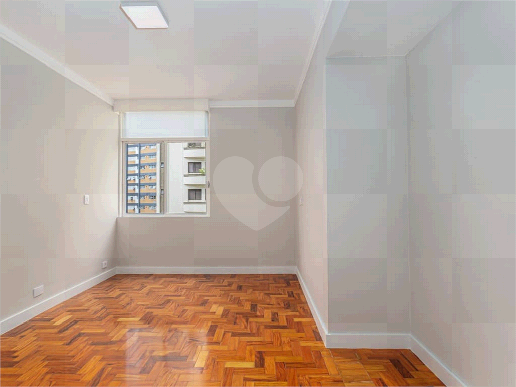 Apartamento no Itaim, rua tranquila