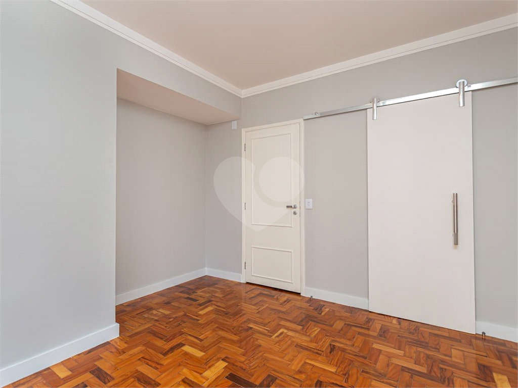 Apartamento no Itaim, rua tranquila