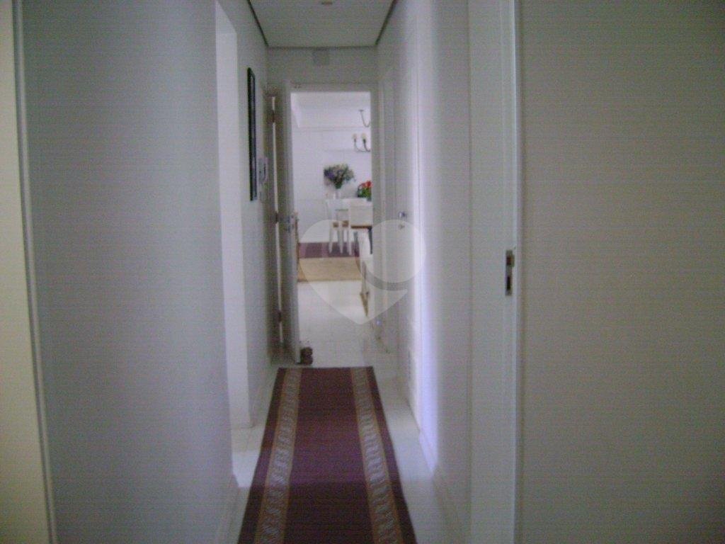 Apartamento no Itaim, rua tranquila