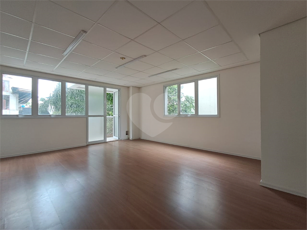 Sala comercial 41m² em prédio novo na Pompeia