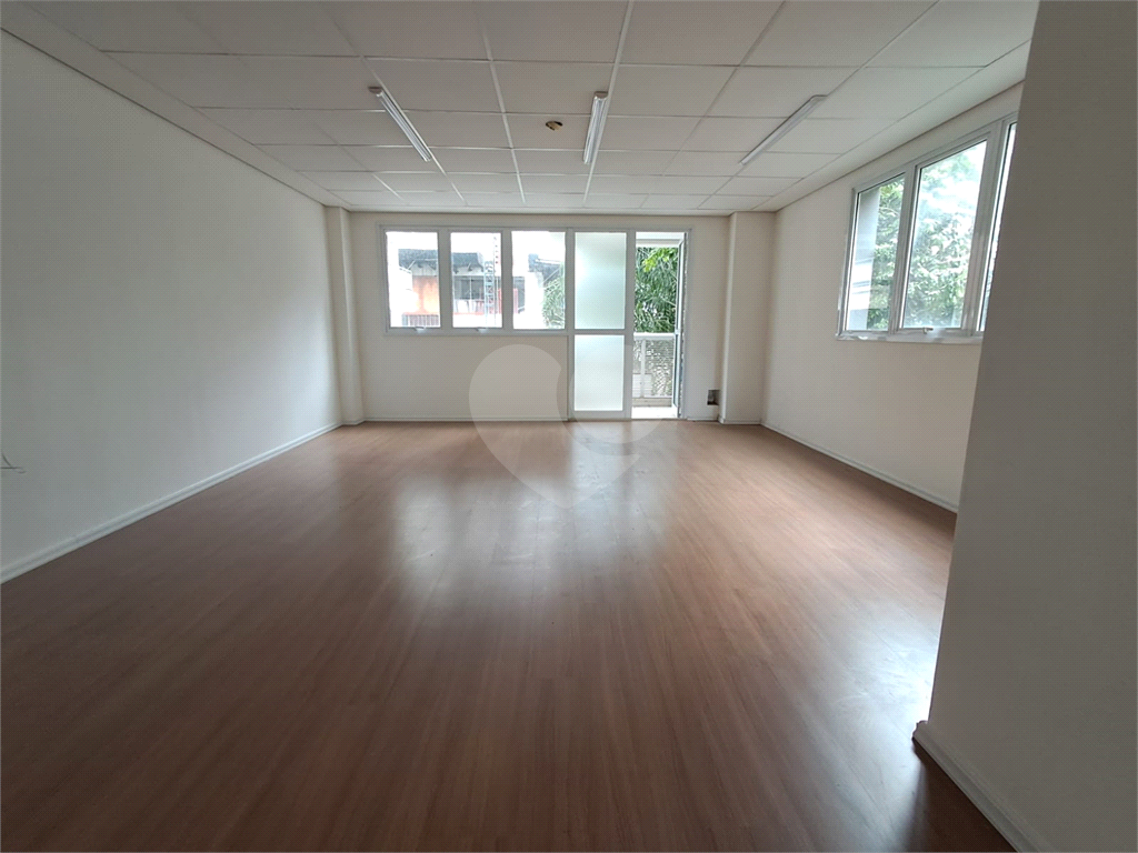Sala comercial 41m² em prédio novo na Pompeia