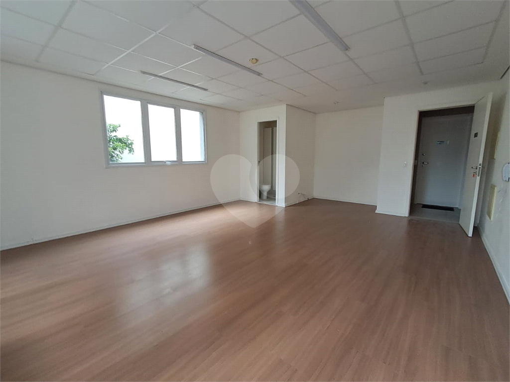 Sala comercial 41m² em prédio novo na Pompeia