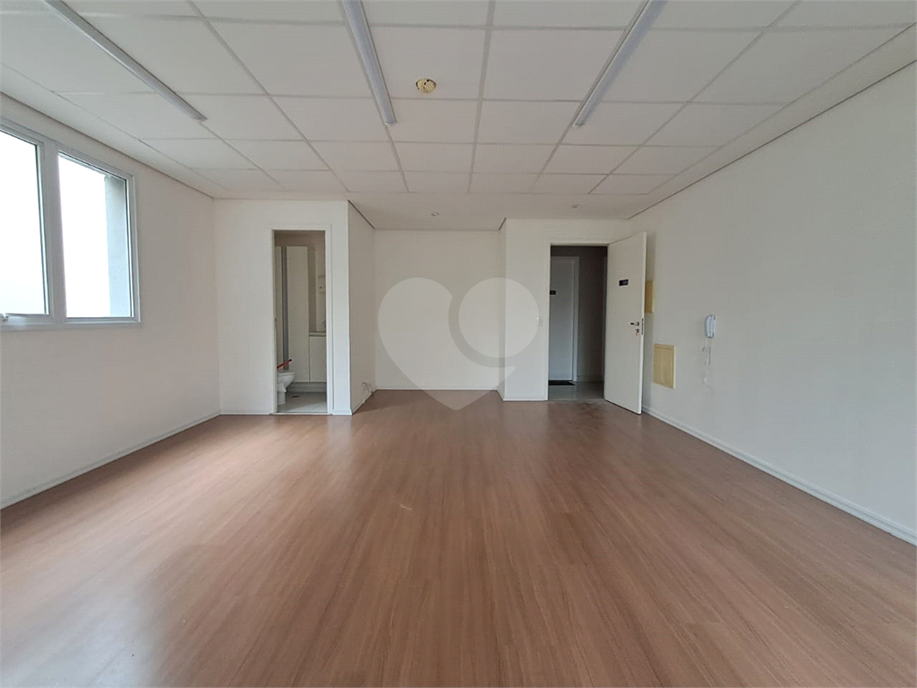 Sala comercial 41m² em prédio novo na Pompeia