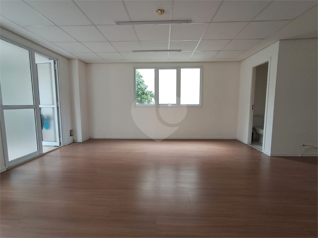 Sala comercial 41m² em prédio novo na Pompeia
