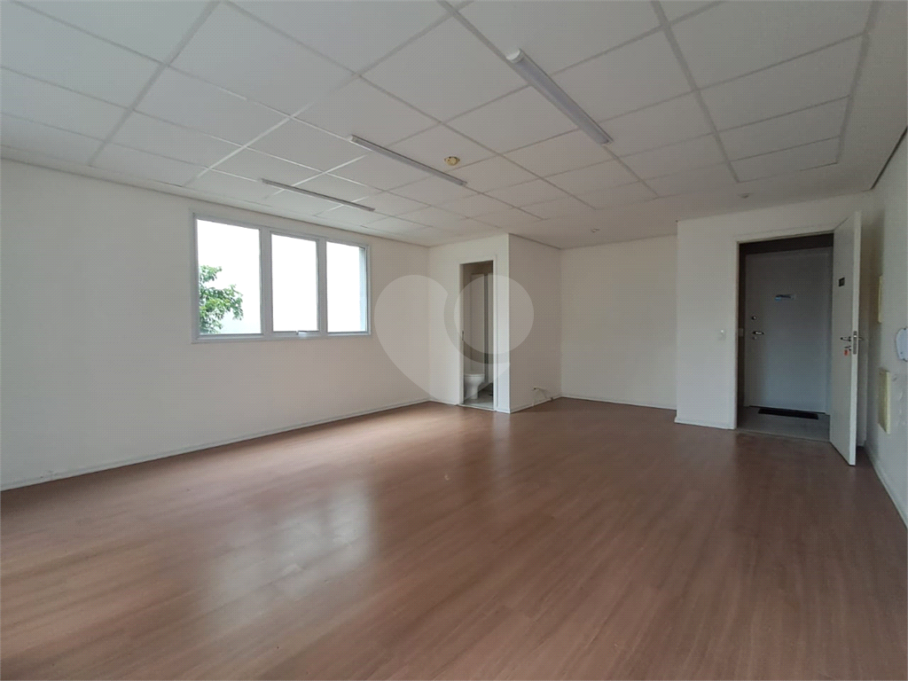 Sala comercial 41m² em prédio novo na Pompeia