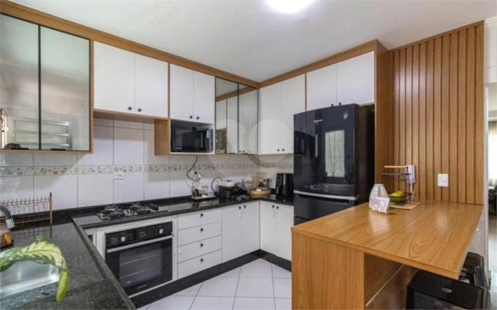 Casa em condomínio fechado á venda na Penha