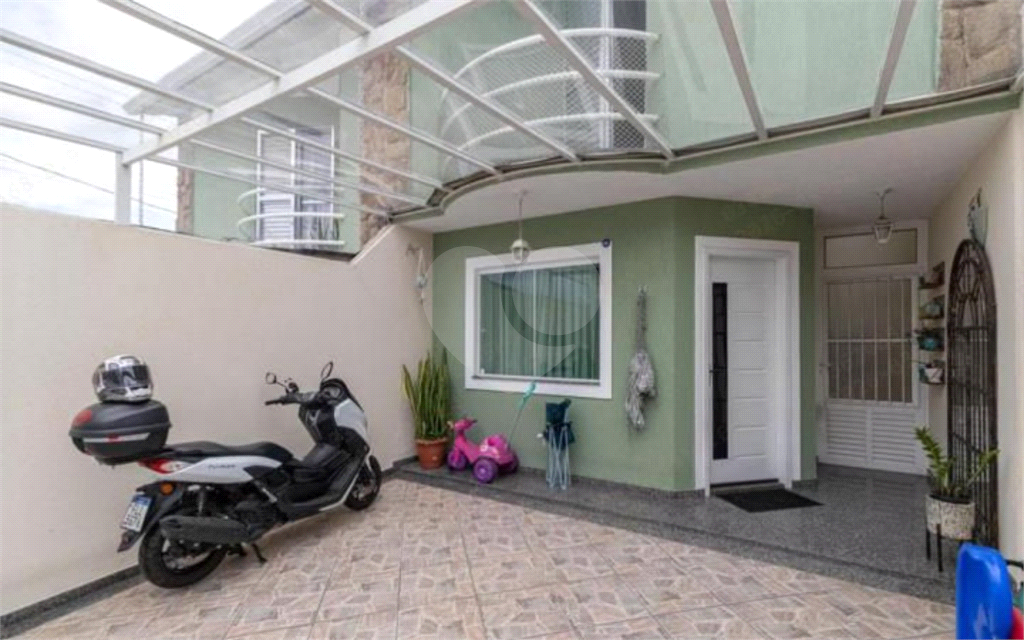 Casa em condomínio fechado á venda na Penha