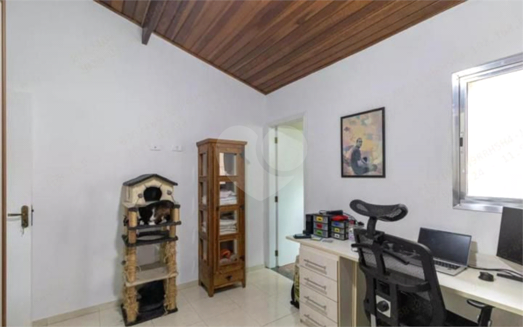 Casa em condomínio fechado á venda na Penha