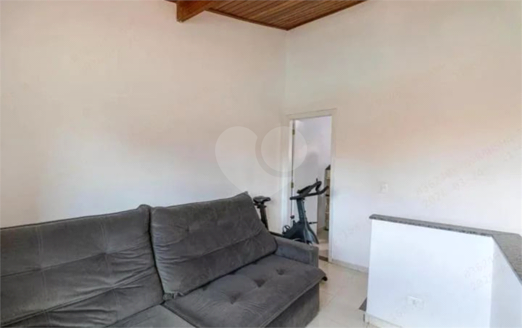 Casa em condomínio fechado á venda na Penha