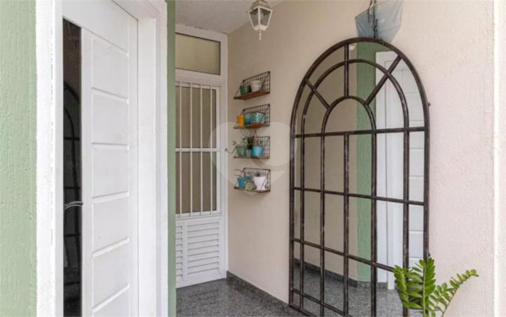 Casa em condomínio fechado á venda na Penha