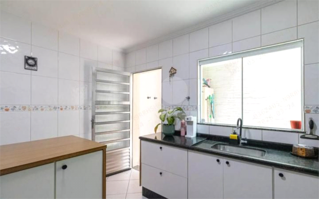 Casa em condomínio fechado á venda na Penha