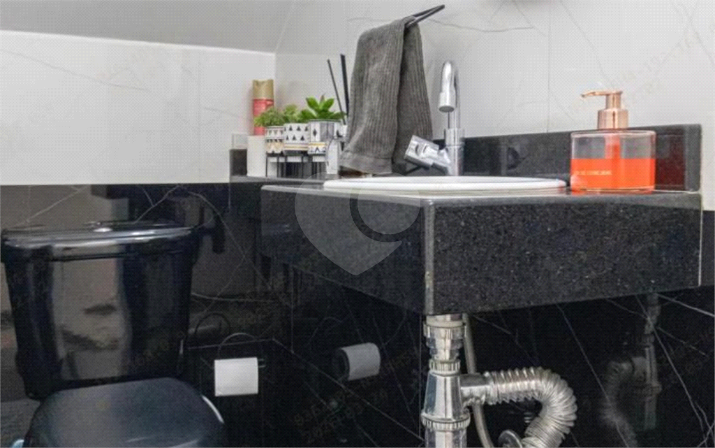 Casa em condomínio fechado á venda na Penha