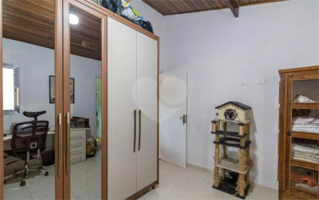 Casa em condomínio fechado á venda na Penha