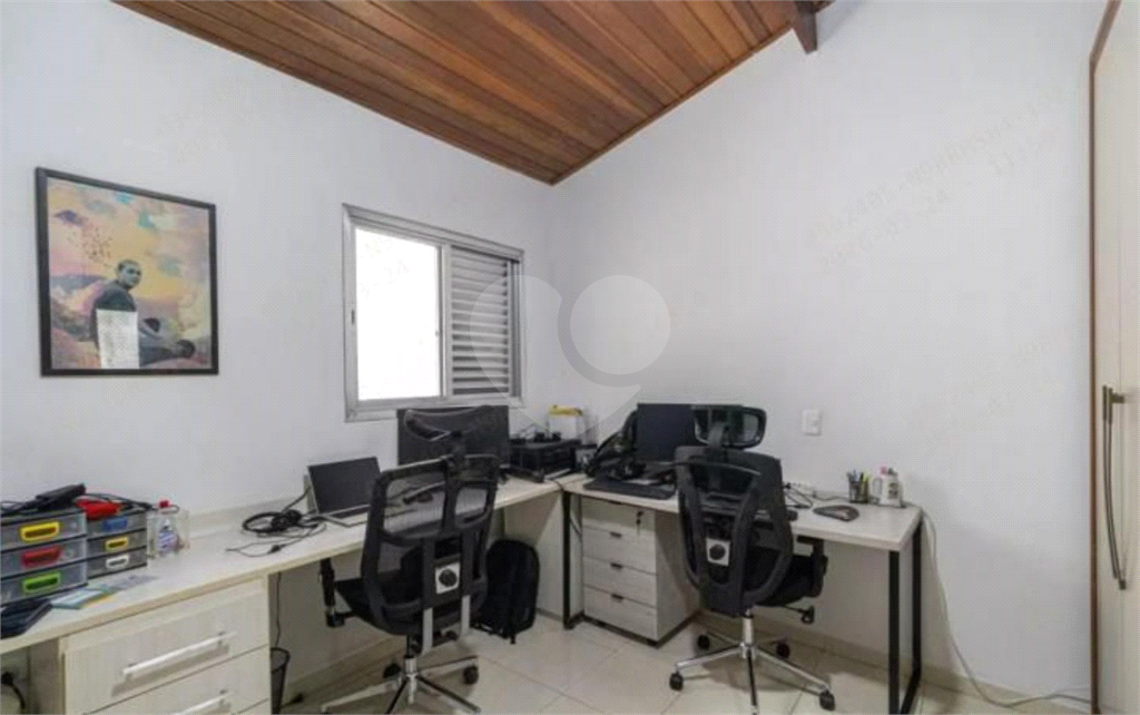 Casa em condomínio fechado á venda na Penha