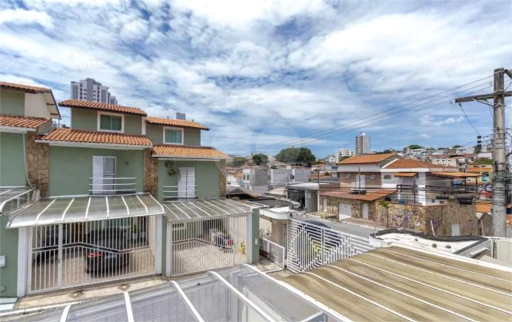 Casa em condomínio fechado á venda na Penha