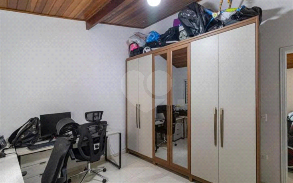 Casa em condomínio fechado á venda na Penha