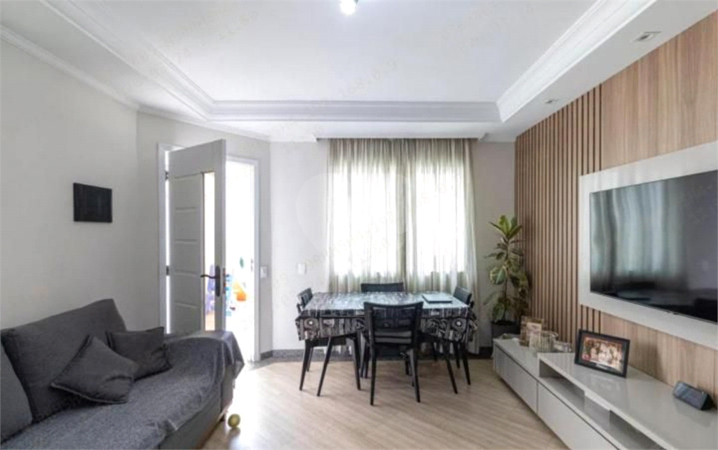 Casa em condomínio fechado á venda na Penha