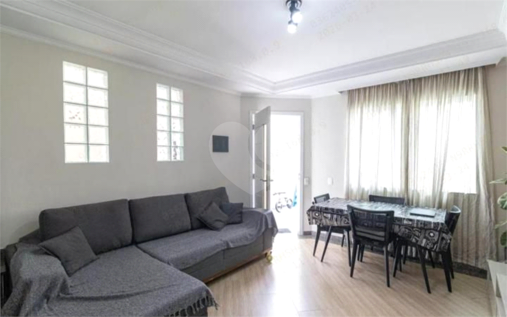 Casa em condomínio fechado á venda na Penha