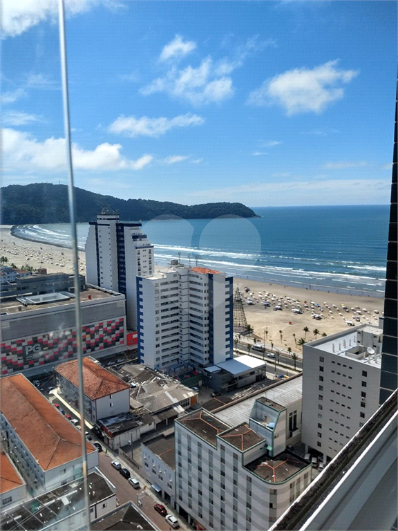 Apto na Praia Grande (1 quateirão da praia)