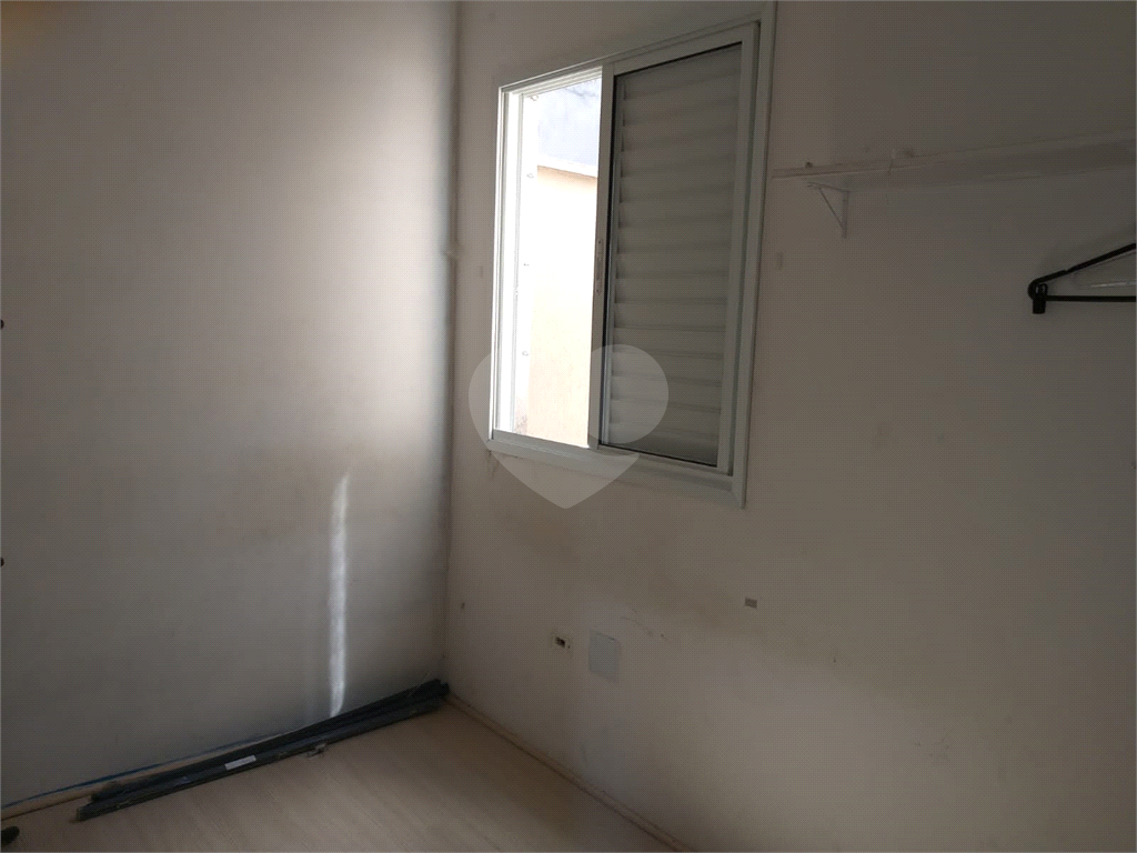 SOBRADO EM CONDOMÍNIO FECHADO - 2 DORM. 1 VAGA. 2 WC