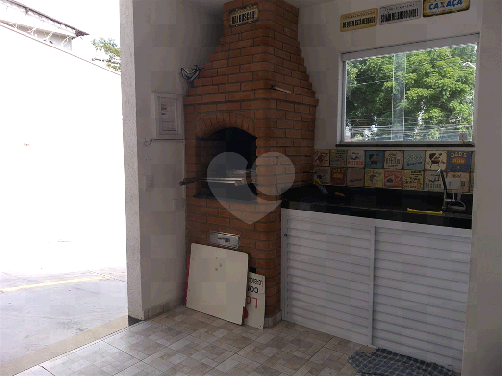 SOBRADO EM CONDOMÍNIO FECHADO - 2 DORM. 1 VAGA. 2 WC