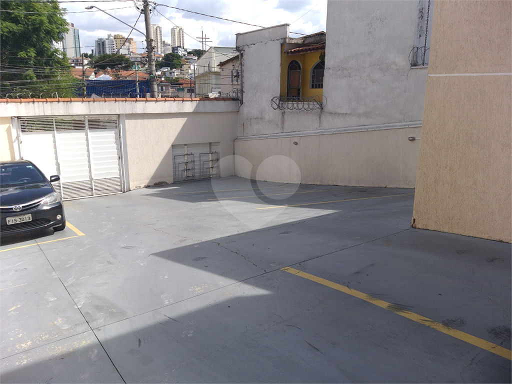 SOBRADO EM CONDOMÍNIO FECHADO - 2 DORM. 1 VAGA. 2 WC