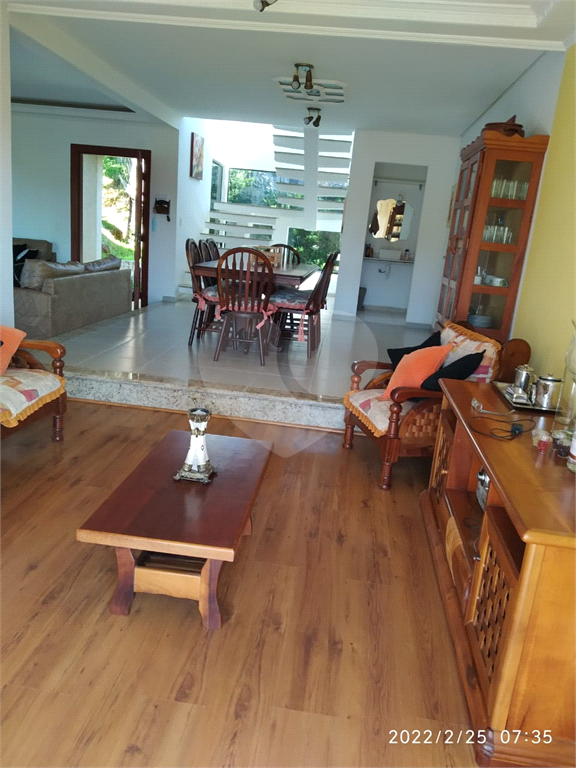 Casa de Condomínio à venda com 4 quartos, 300m² - Foto 1
