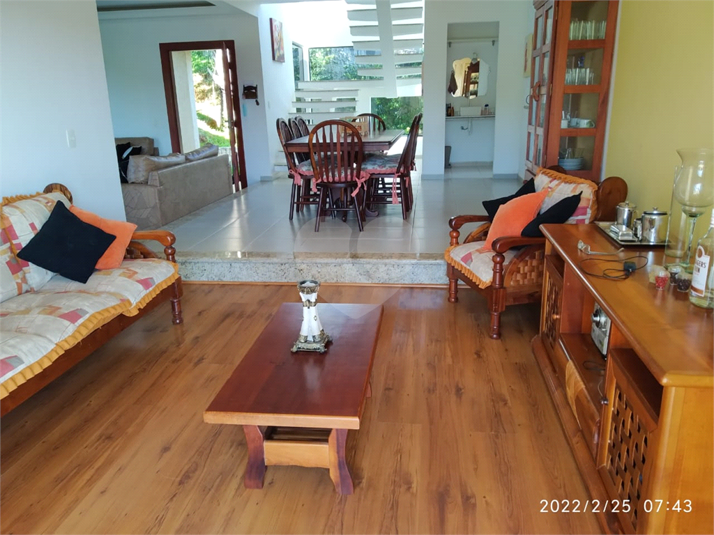 Casa de Condomínio à venda com 4 quartos, 300m² - Foto 2