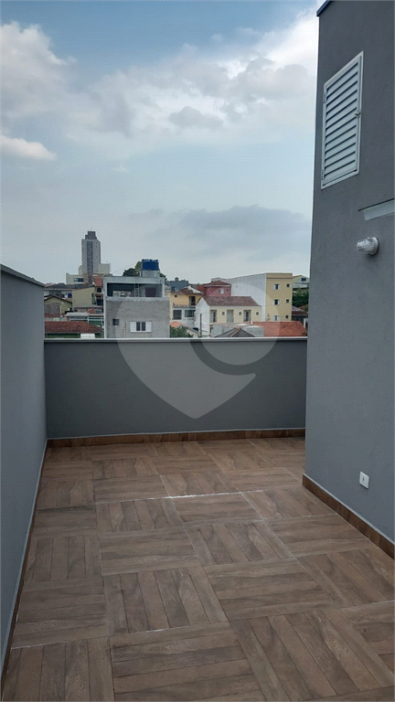 Sobrado em condomínio, 2 suítes, 2 vagas, 2 banheiros, 1 lavabo e terraço, metrô Tucuruvi.