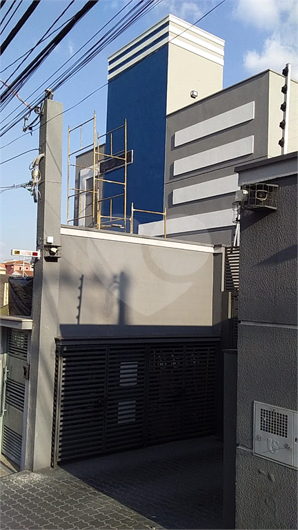 Sobrado em condomínio, 2 suítes, 2 vagas, 2 banheiros, 1 lavabo e terraço, metrô Tucuruvi.