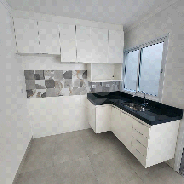 Sobrado em condomínio, 2 suítes, 2 vagas, 2 banheiros, 1 lavabo e terraço, metrô Tucuruvi.