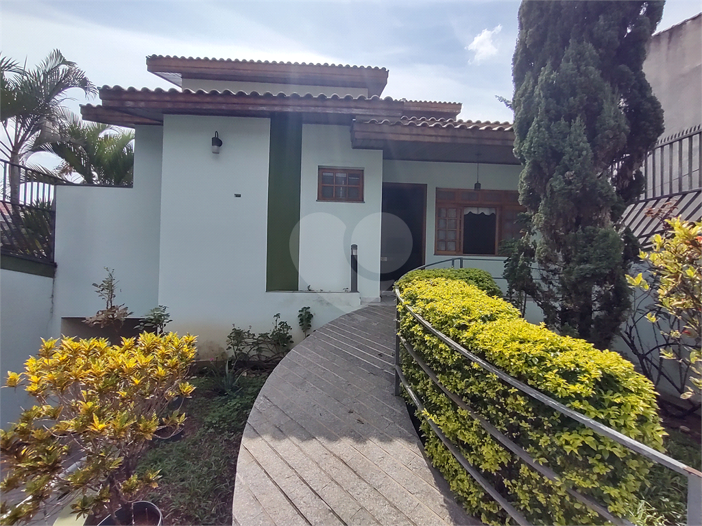 CASA PARA VENDA COM ÁREA CONSTRUÍDA DE 335,1M² EM OSASCO