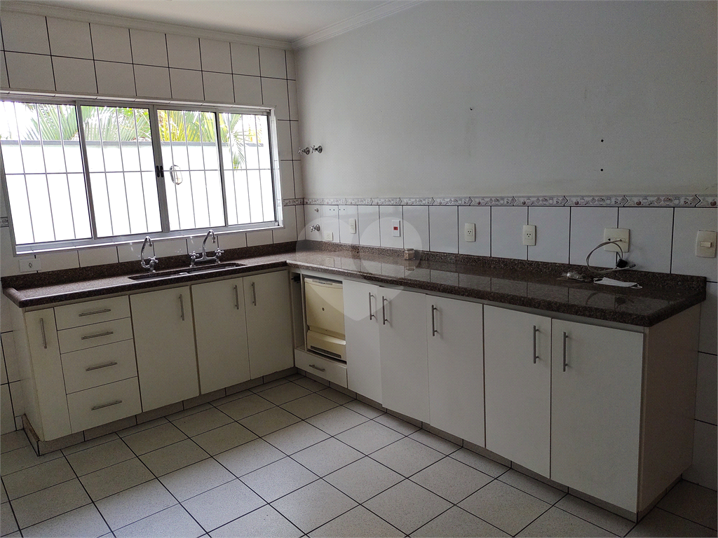 CASA PARA VENDA COM ÁREA CONSTRUÍDA DE 335,1M² EM OSASCO