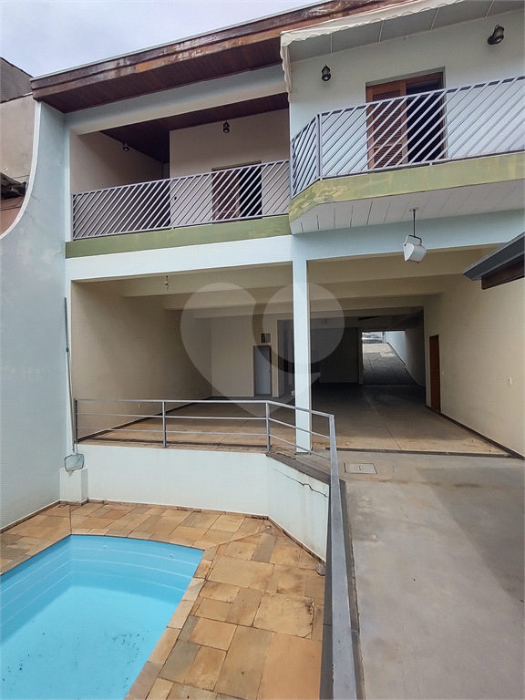 CASA PARA VENDA COM ÁREA CONSTRUÍDA DE 335,1M² EM OSASCO