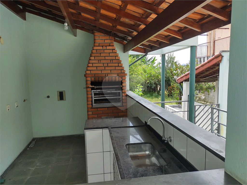 CASA PARA VENDA COM ÁREA CONSTRUÍDA DE 335,1M² EM OSASCO