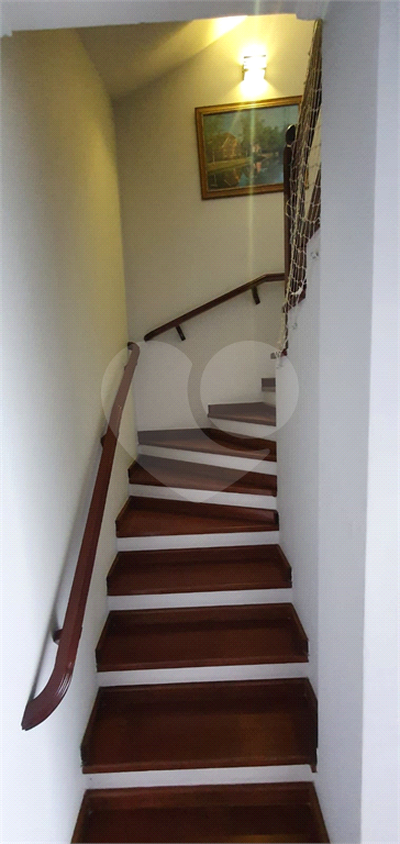 Casa recém reformada com área Gourmet, com 03 dormitório, sendo 02 suítes, possuindo 03 vagas.