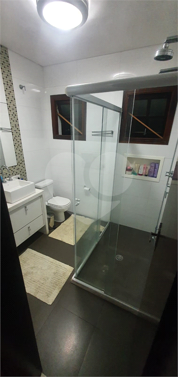 Casa recém reformada com área Gourmet, com 03 dormitório, sendo 02 suítes, possuindo 03 vagas.