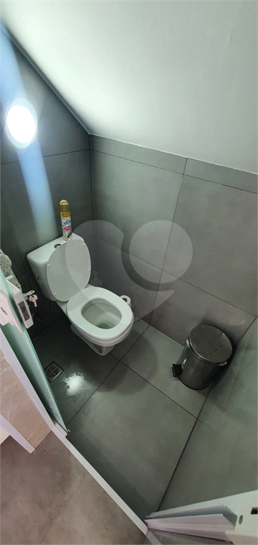 Casa recém reformada com área Gourmet, com 03 dormitório, sendo 02 suítes, possuindo 03 vagas.