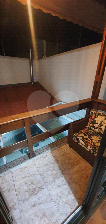 Casa recém reformada com área Gourmet, com 03 dormitório, sendo 02 suítes, possuindo 03 vagas.