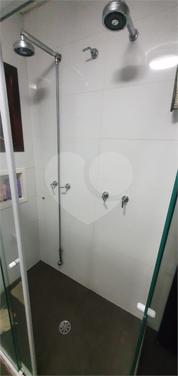 Casa recém reformada com área Gourmet, com 03 dormitório, sendo 02 suítes, possuindo 03 vagas.