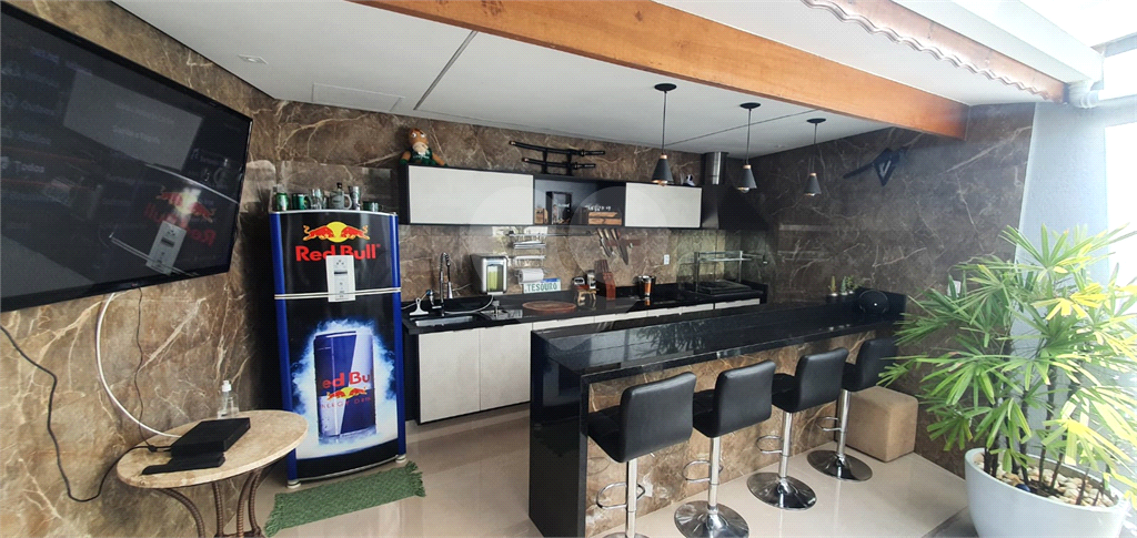 Casa recém reformada com área Gourmet, com 03 dormitório, sendo 02 suítes, possuindo 03 vagas.