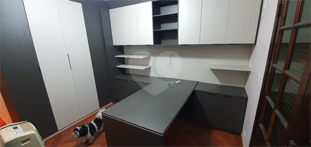 Casa recém reformada com área Gourmet, com 03 dormitório, sendo 02 suítes, possuindo 03 vagas.