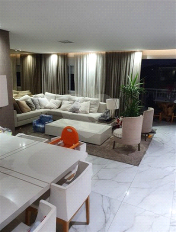 APARTAMENTO em MORUMBI