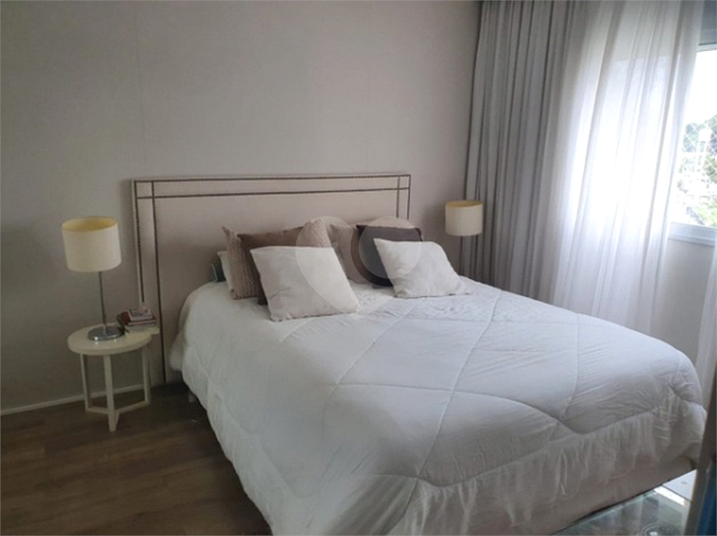 APARTAMENTO em MORUMBI